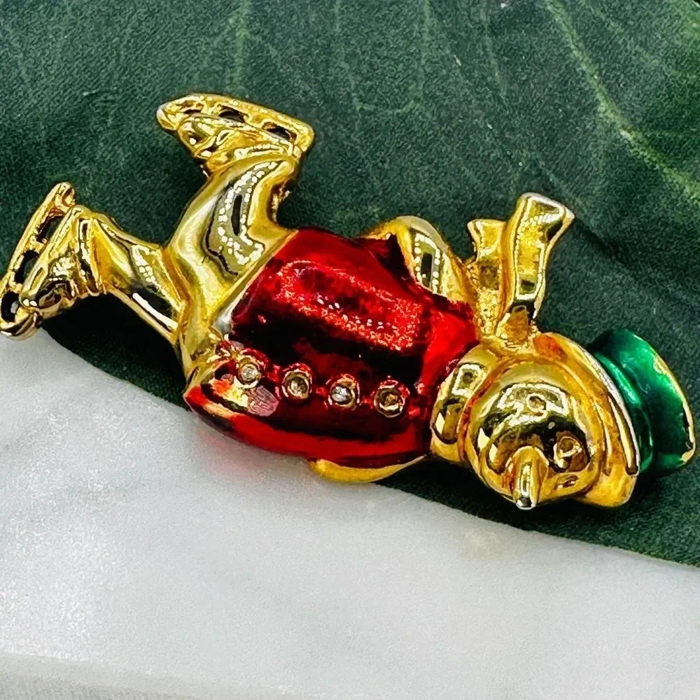 Vintage Christmas Snowman Ice Skating Brooch Pin Red Jacket Green Hat Go…